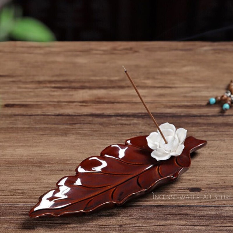 Leaf incense holder